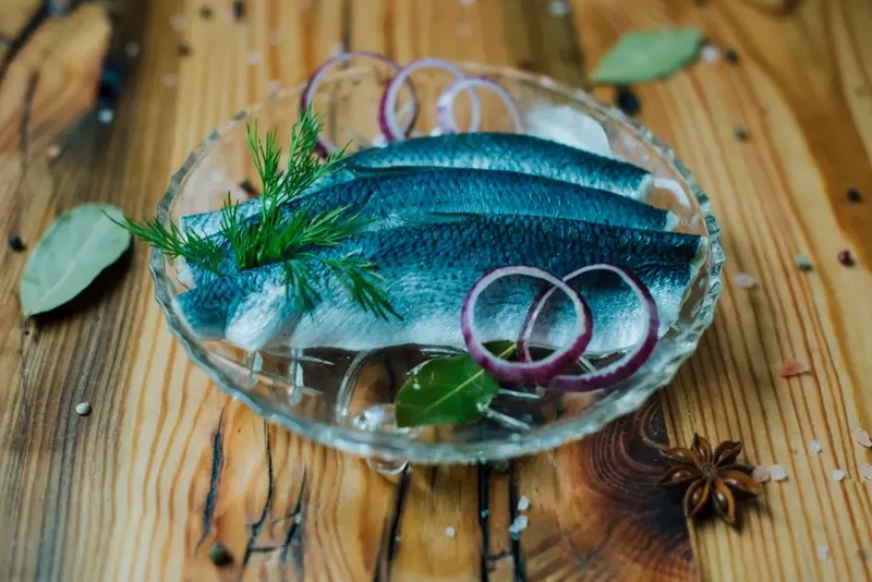 Herring fillets with onion