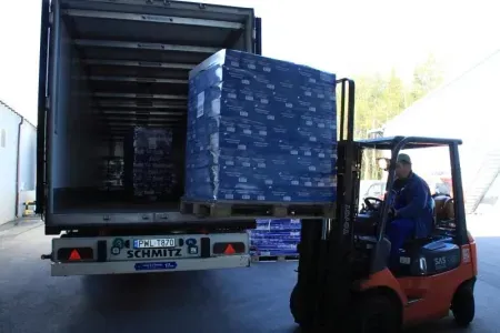 Loading pallets of products into a refrigerated trailer
